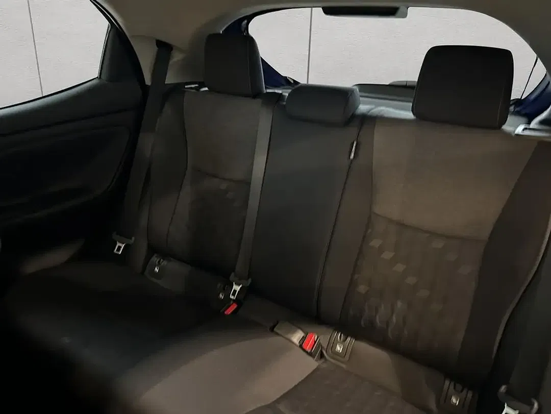 Toyota Yaris - Thumbnail 11