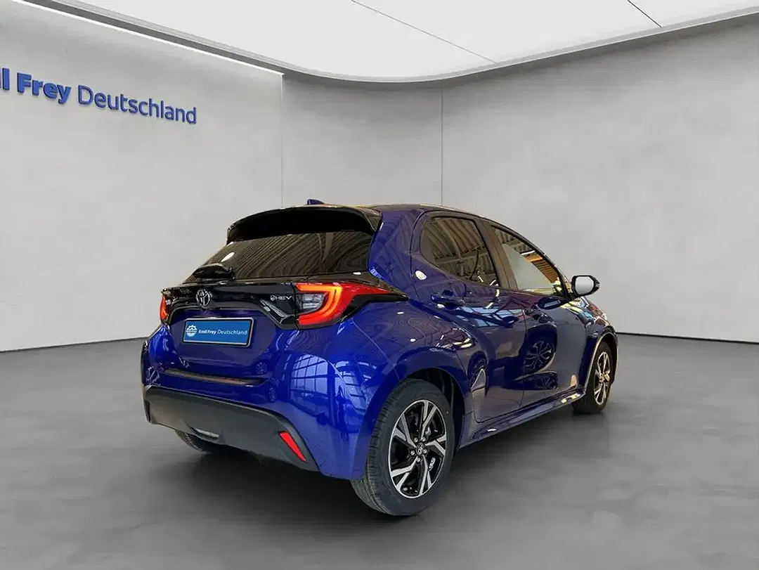 Toyota Yaris - Thumbnail 3