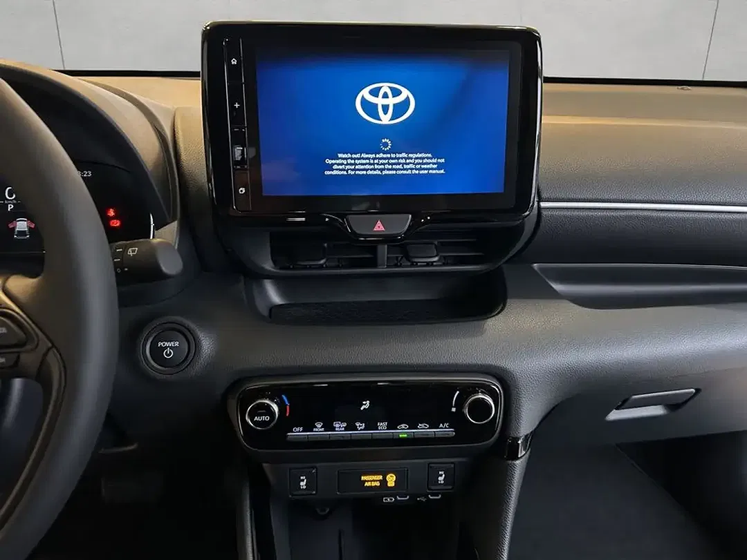 Toyota Yaris - Thumbnail 9