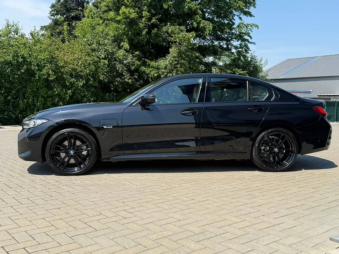 BMW 330 - Thumbnail 4