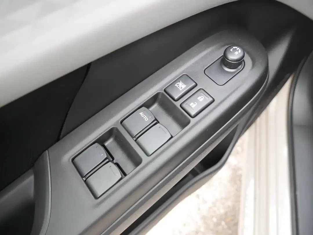 Suzuki Swift - Thumbnail 10