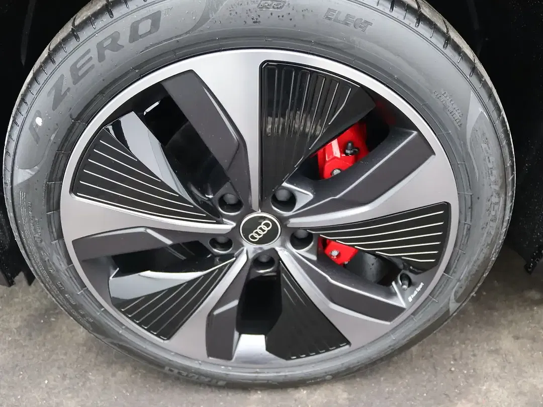 Audi Q6 e-tron - Thumbnail 14