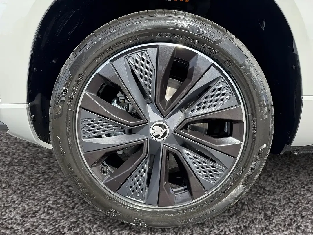 Skoda Karoq - Thumbnail 7