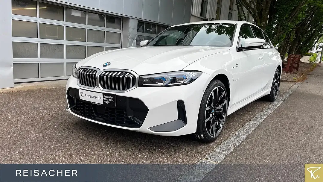 BMW 330 - Thumbnail 1