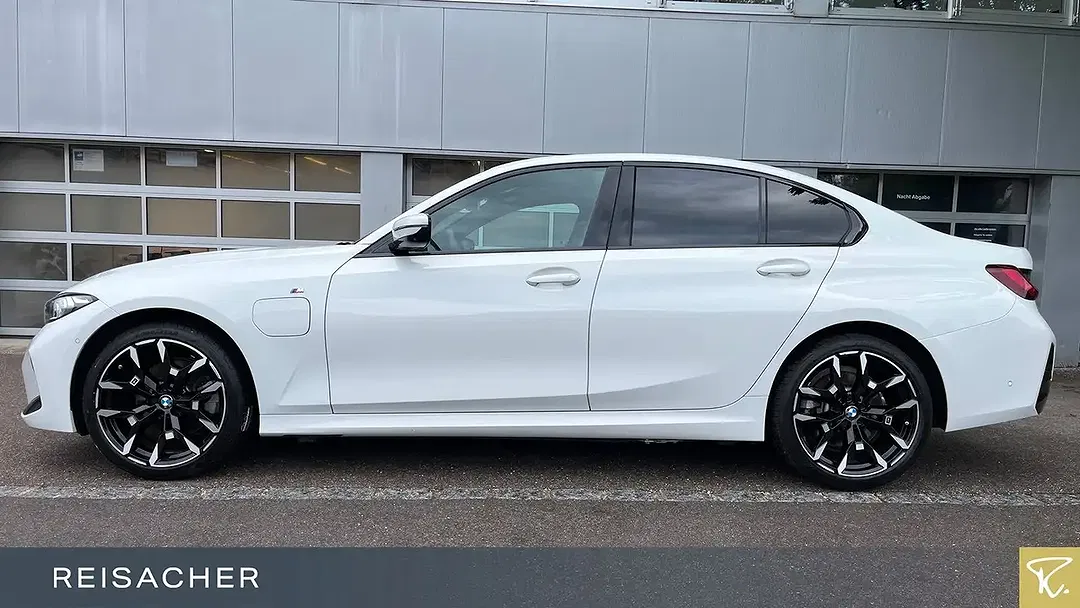 BMW 330 - Thumbnail 9