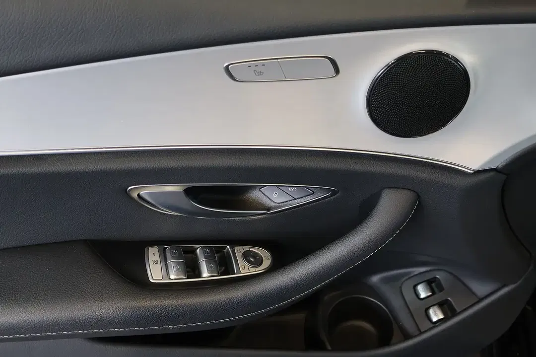 Mercedes-Benz E 300 - Thumbnail 12
