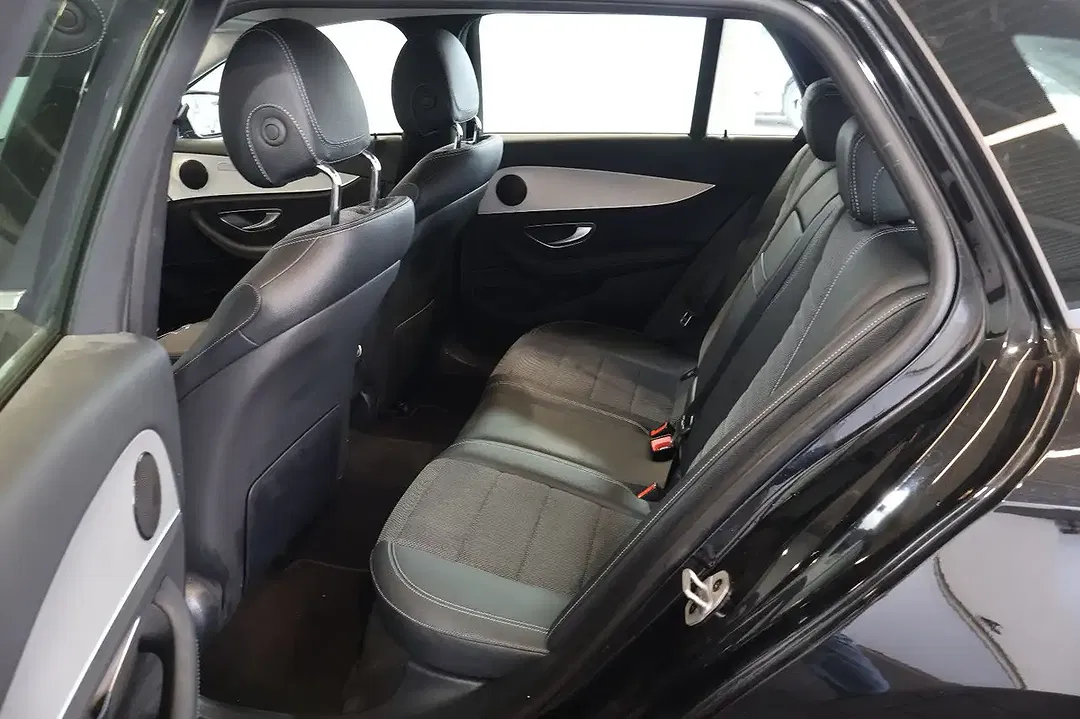 Mercedes-Benz E 300 - Thumbnail 13