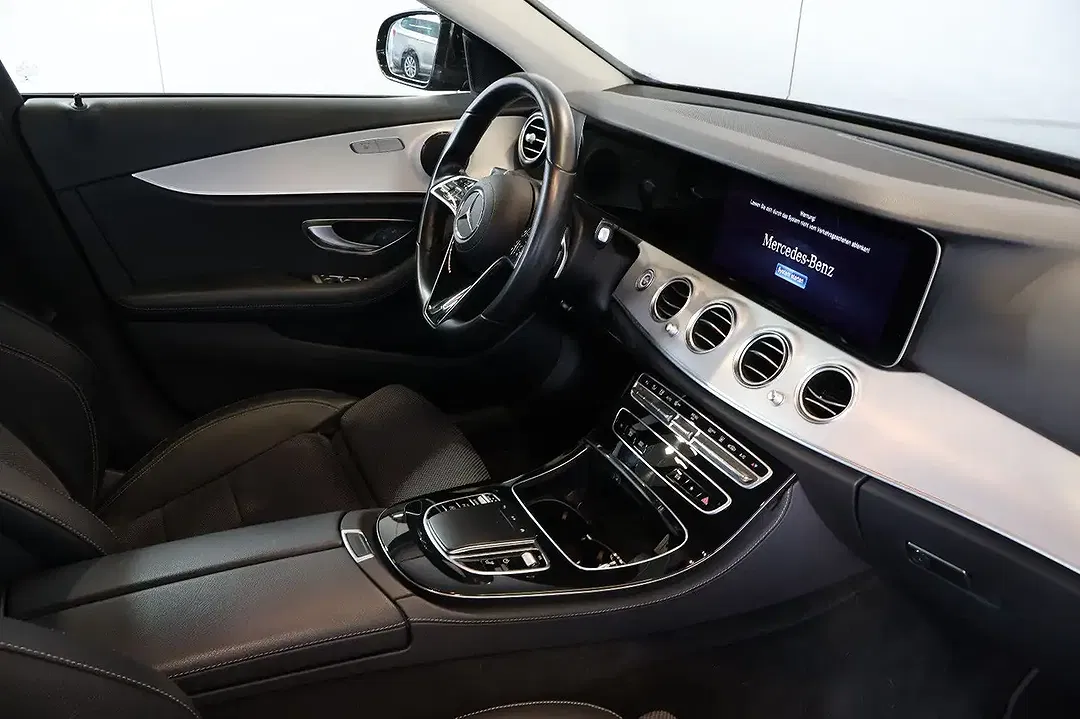 Mercedes-Benz E 300 - Thumbnail 14
