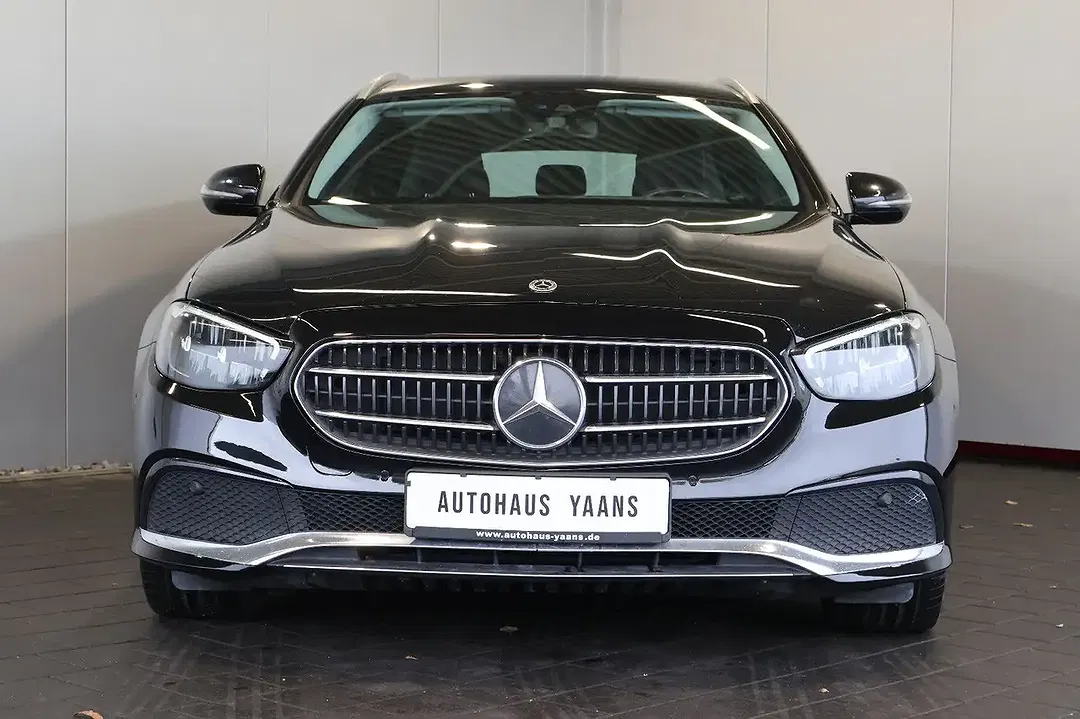 Mercedes-Benz E 300 - Thumbnail 2