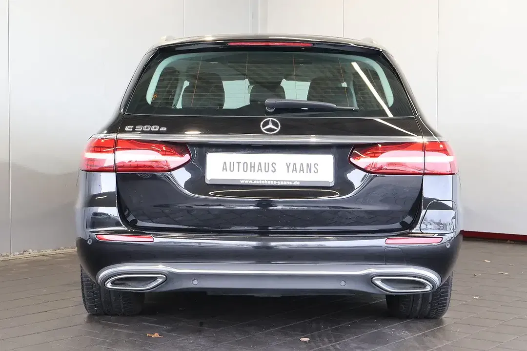 Mercedes-Benz E 300 - Thumbnail 5