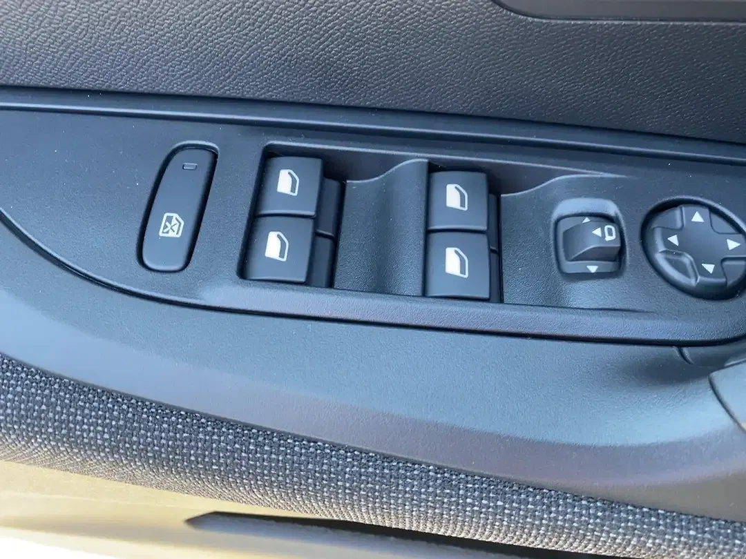 Peugeot 2008 - Thumbnail 16