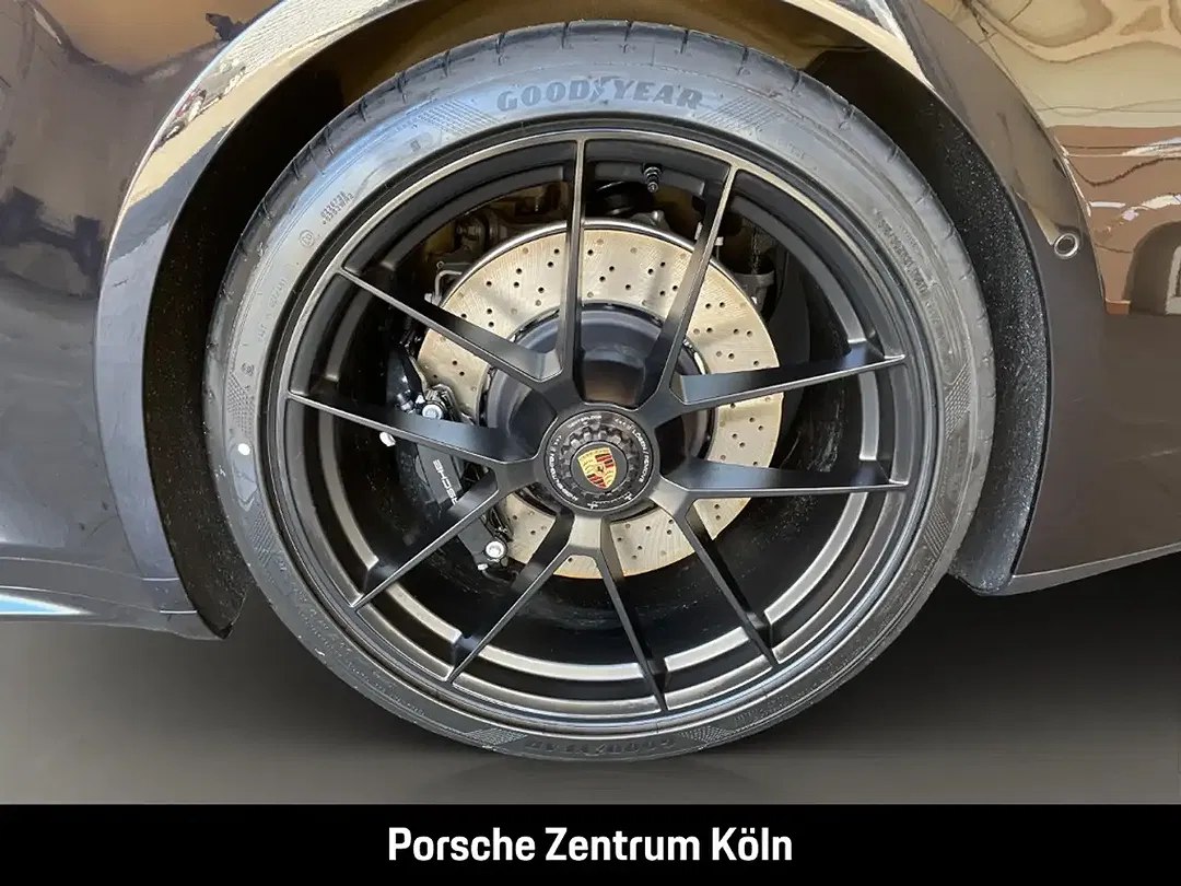 Porsche 992 - Thumbnail 11