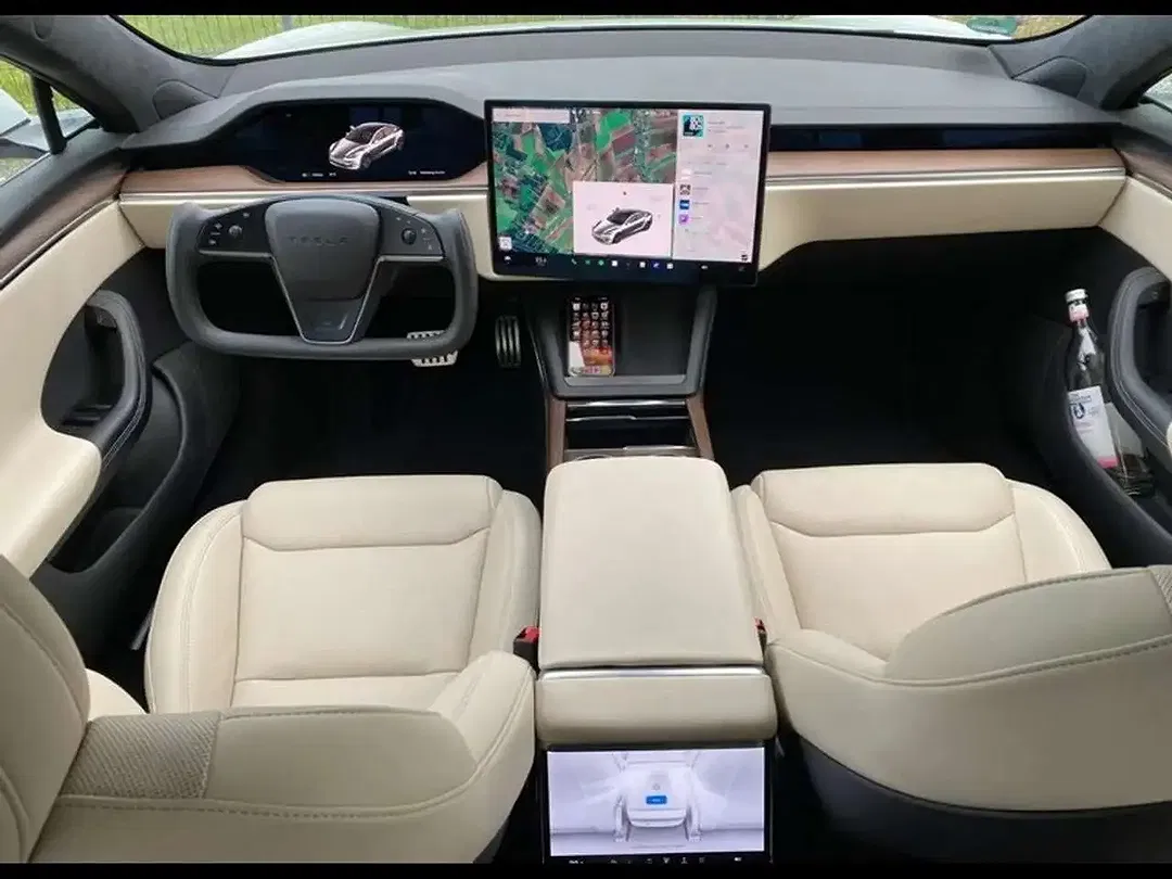 Tesla Model S - Thumbnail 11