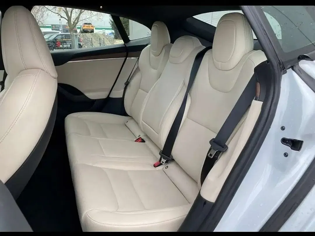 Tesla Model S - Thumbnail 13