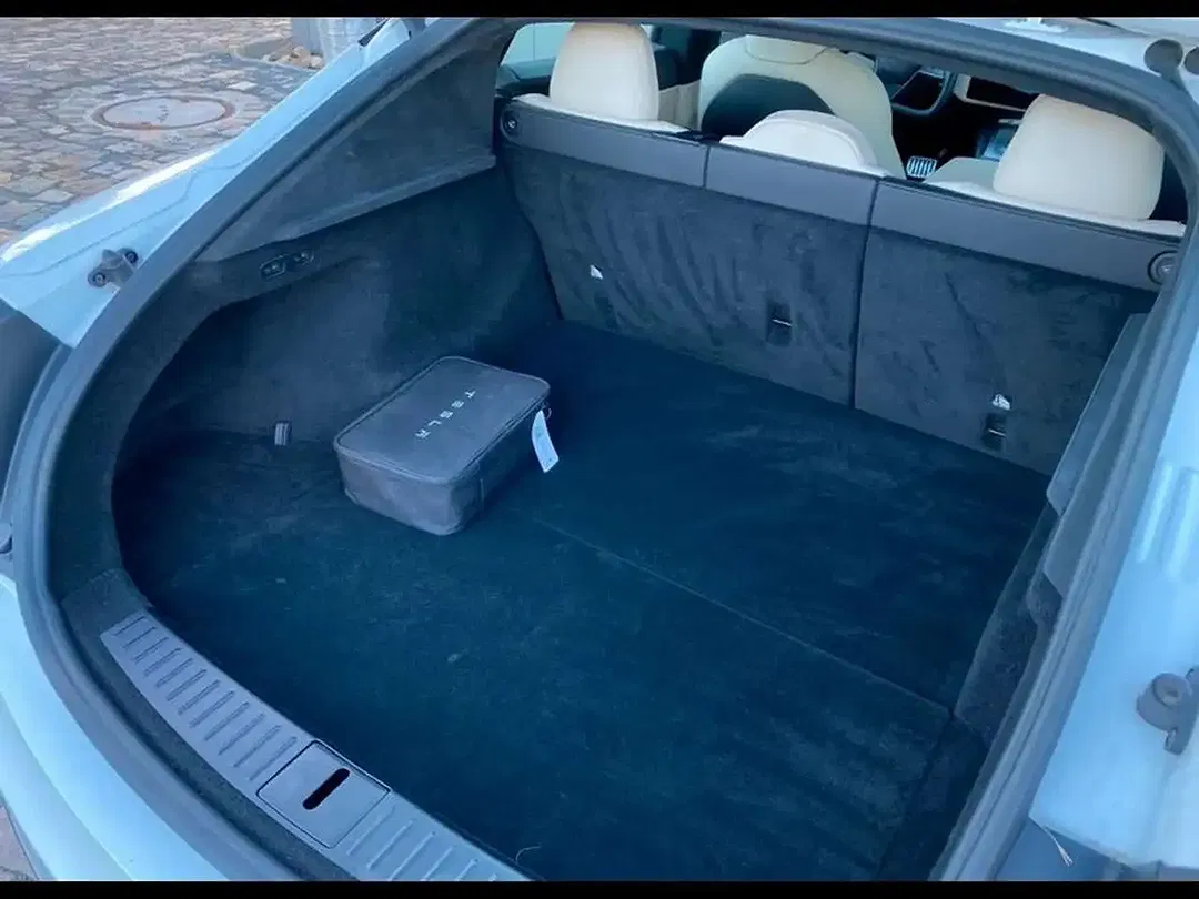 Tesla Model S - Thumbnail 14