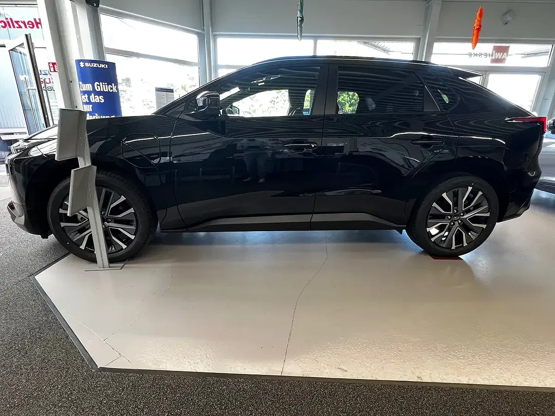 Subaru Solterra - Thumbnail 5