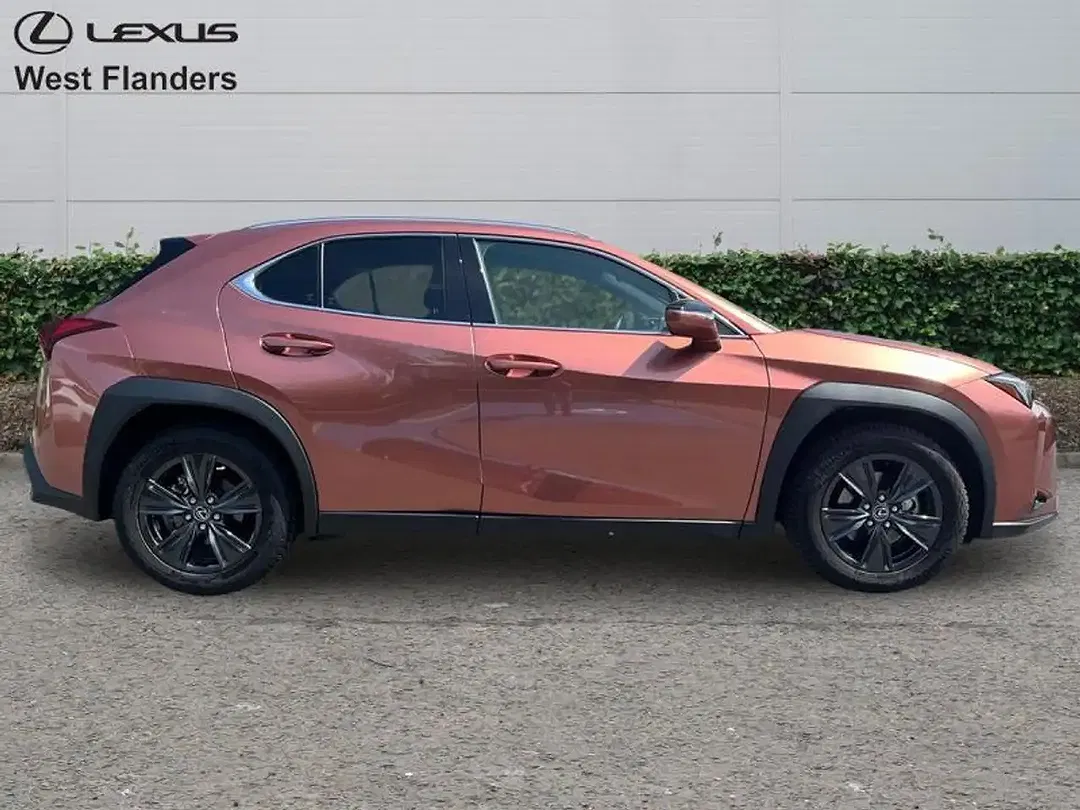 Lexus UX 300h - Thumbnail 3