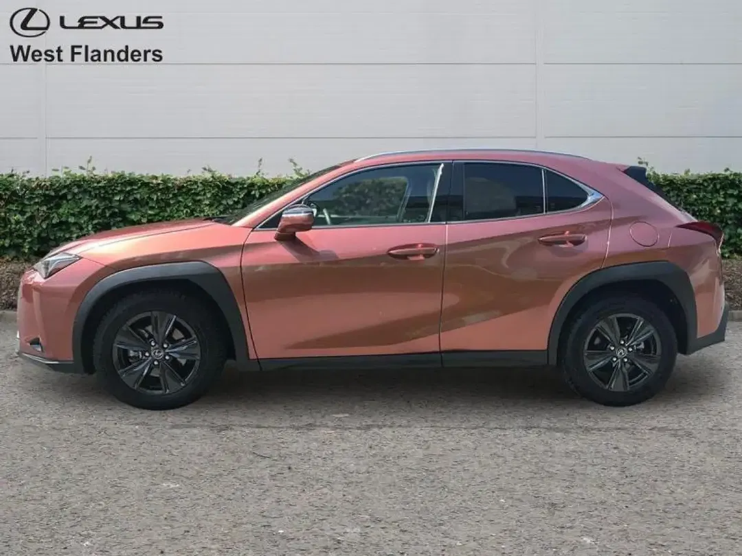 Lexus UX 300h - Thumbnail 5