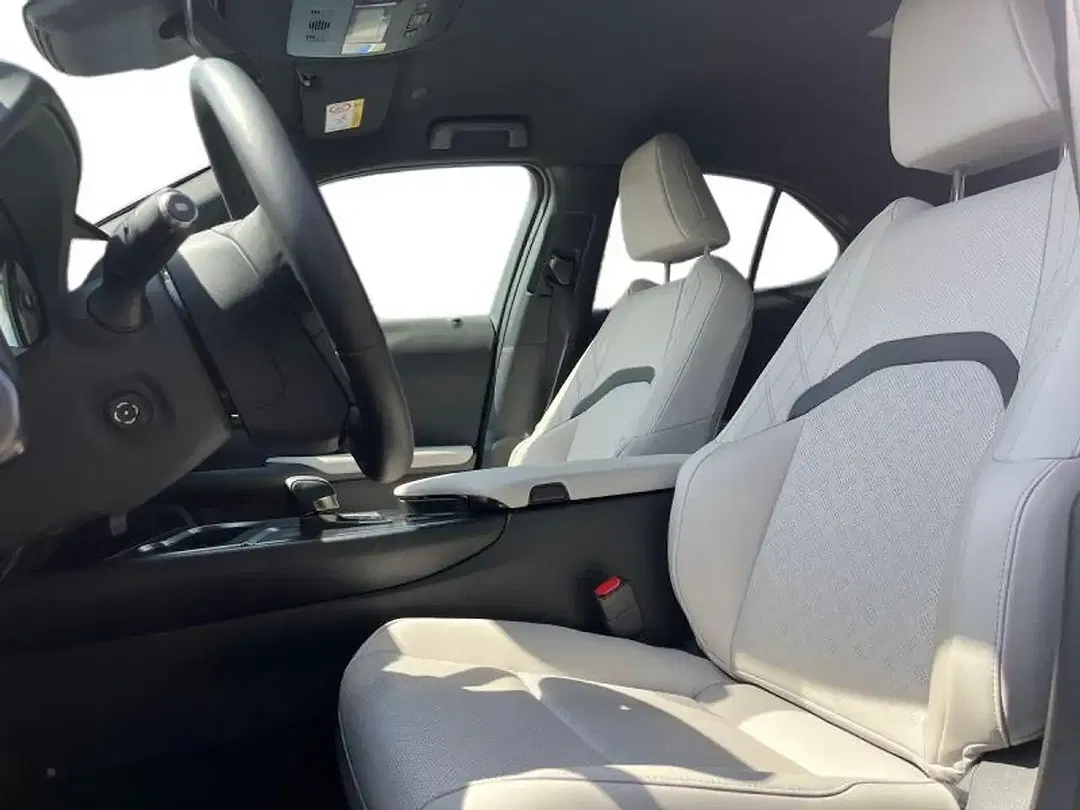 Lexus UX 300h - Thumbnail 7