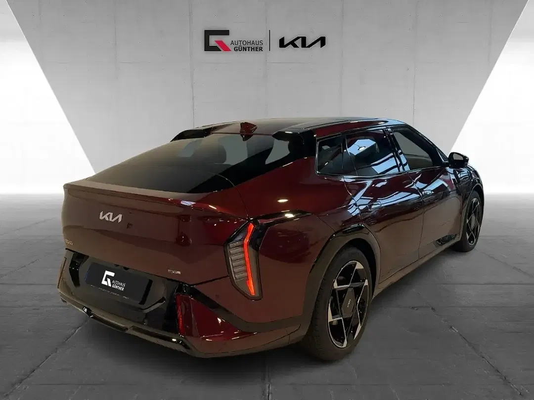 Kia EV4 - Thumbnail 3