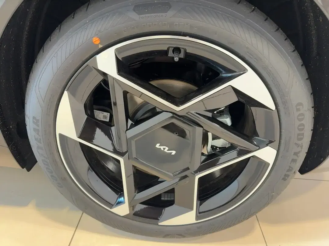 Kia EV4 - Thumbnail 6