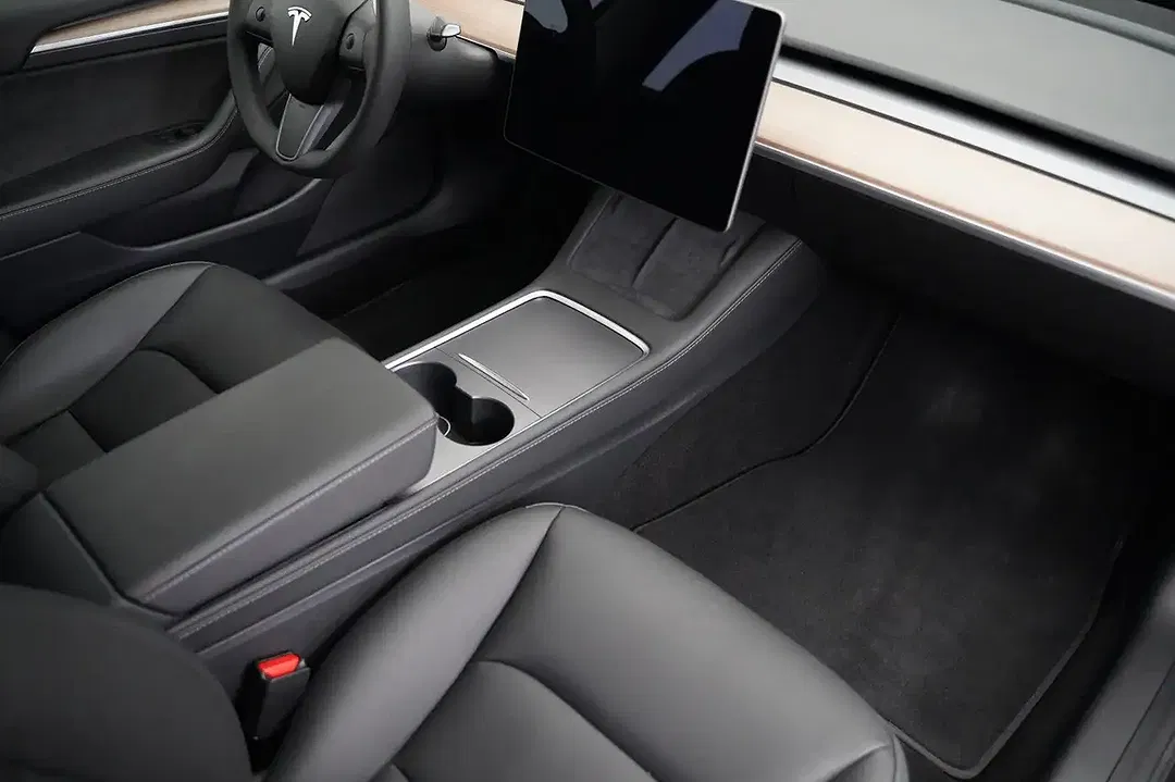Tesla Model 3 - Thumbnail 12