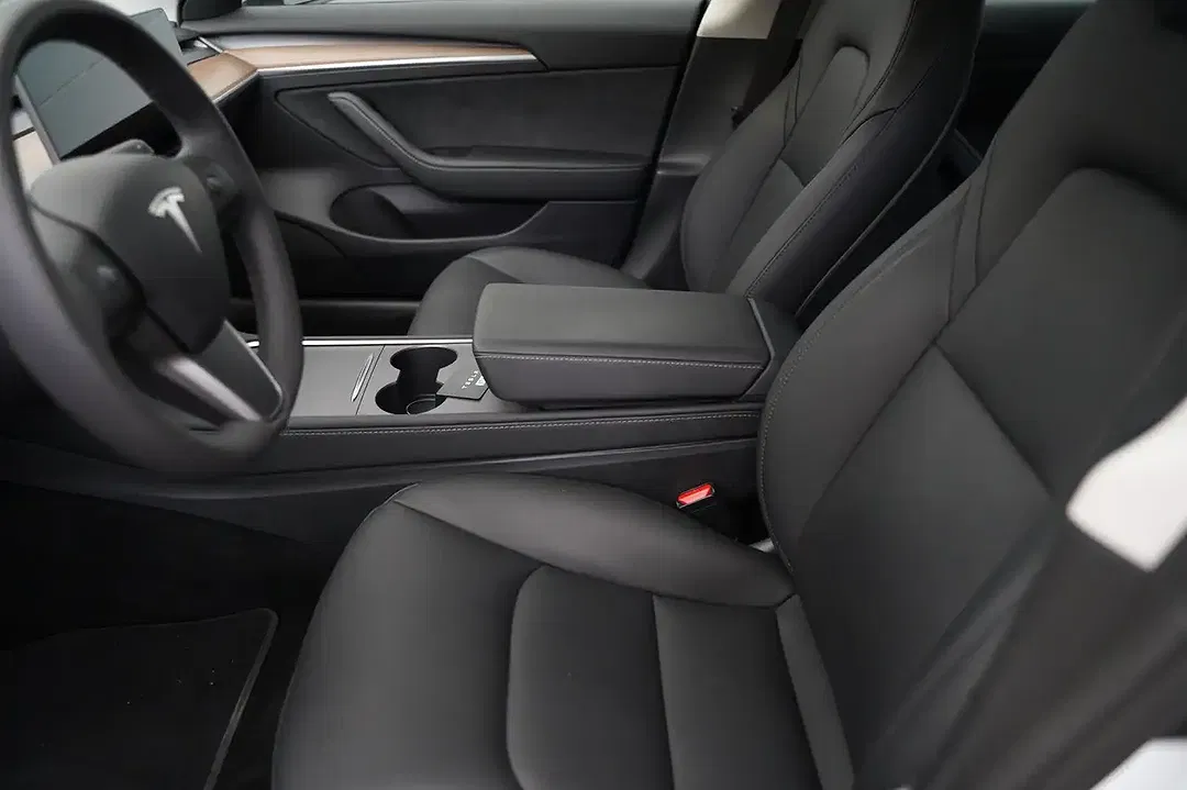Tesla Model 3 - Thumbnail 7