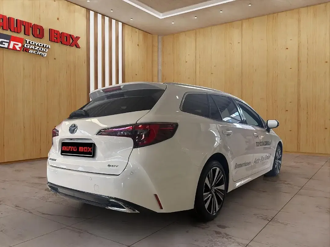Toyota Corolla - Thumbnail 4