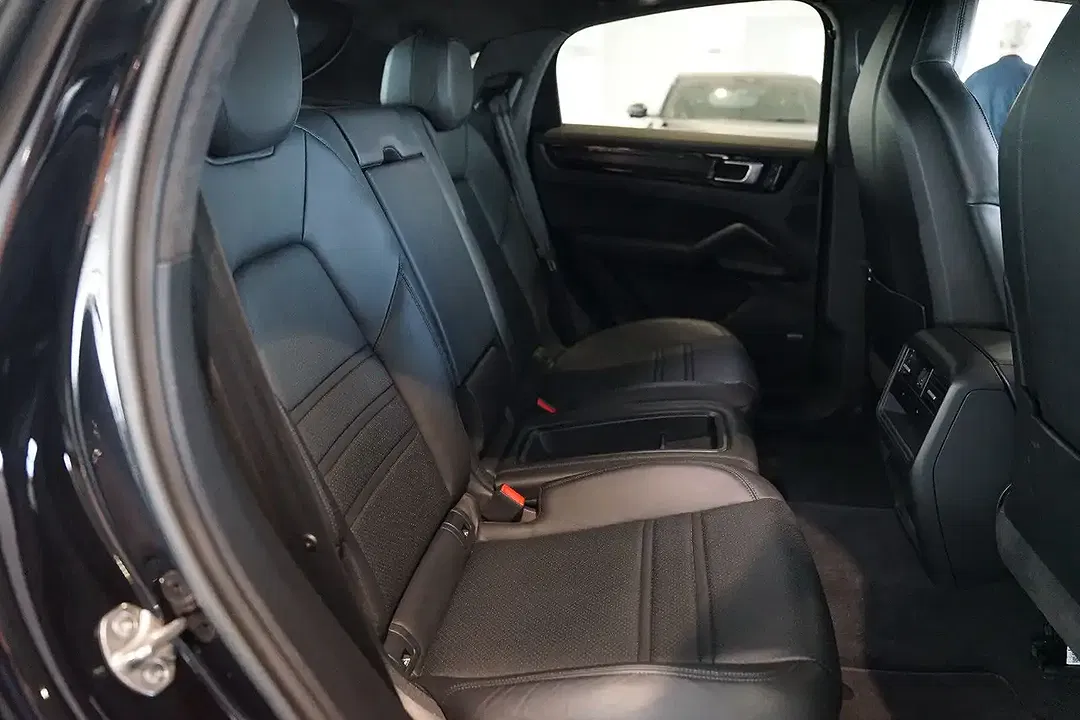 Porsche Cayenne - Thumbnail 10