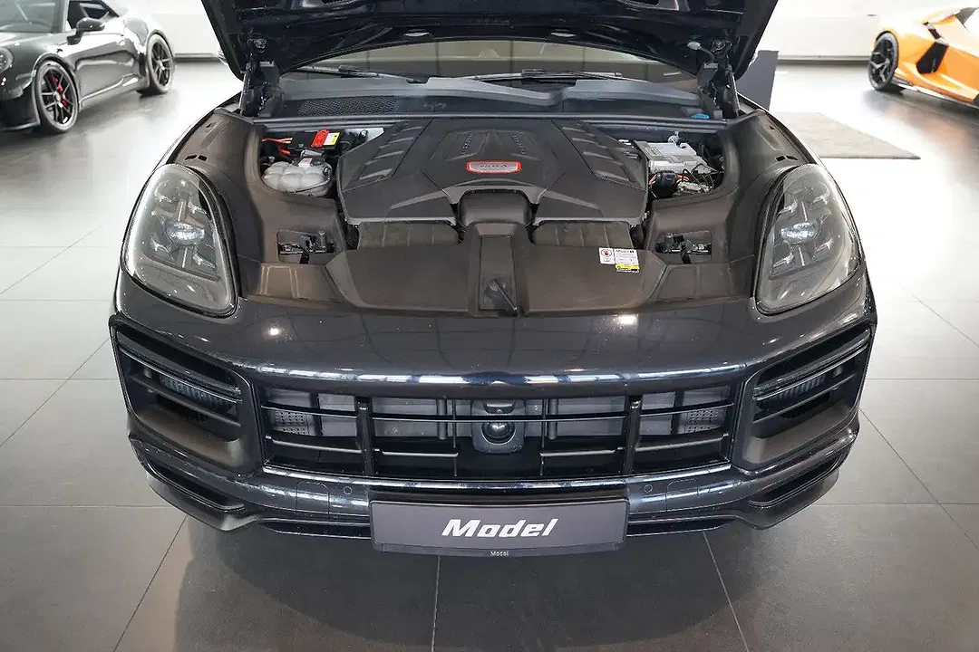 Porsche Cayenne - Thumbnail 3