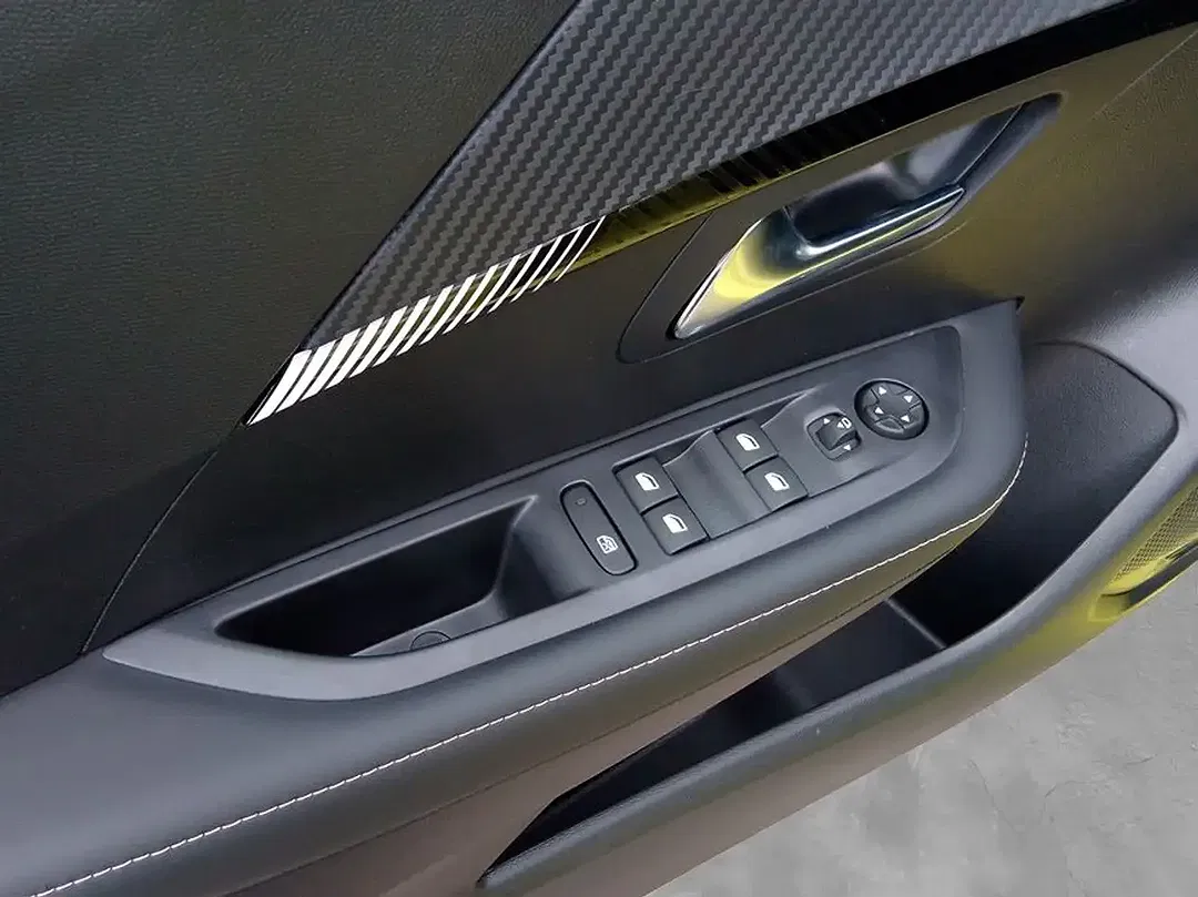 Peugeot 208 - Thumbnail 17