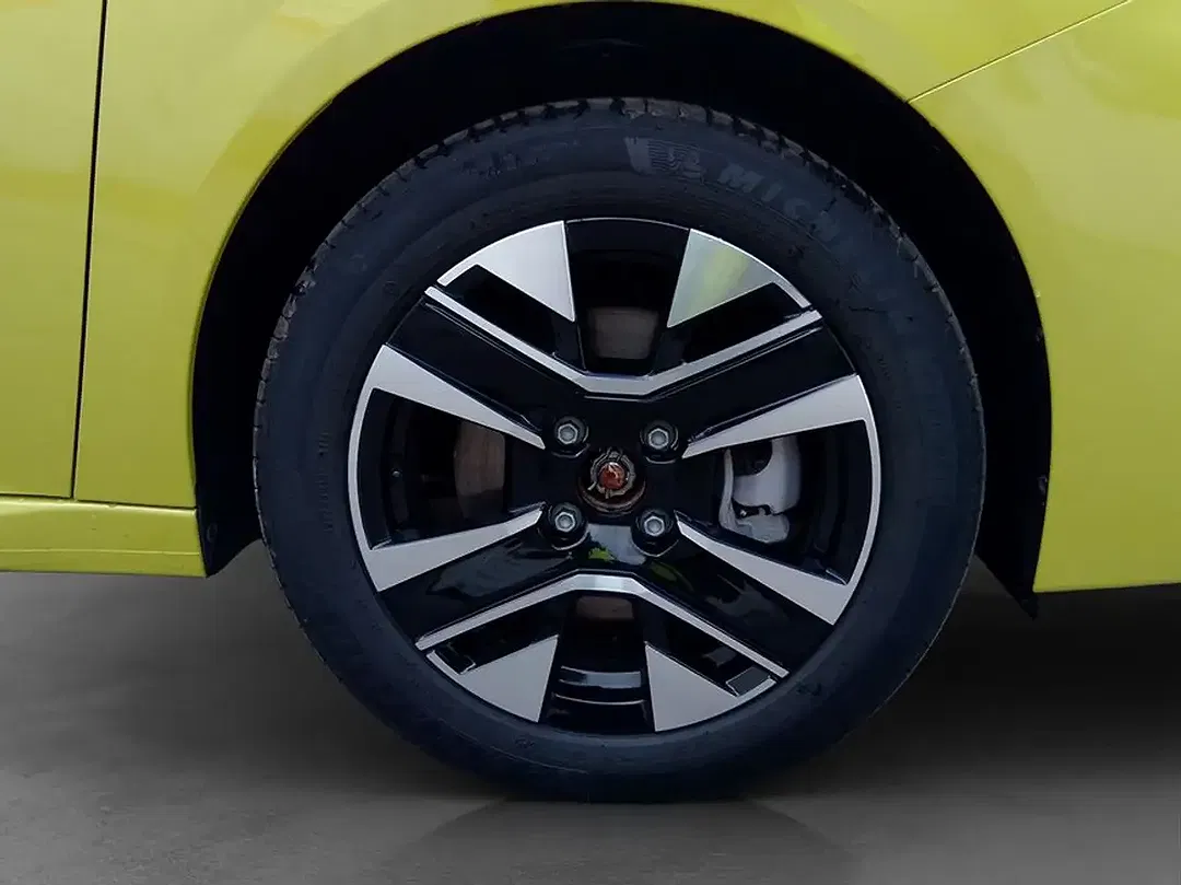 Peugeot 208 - Thumbnail 25