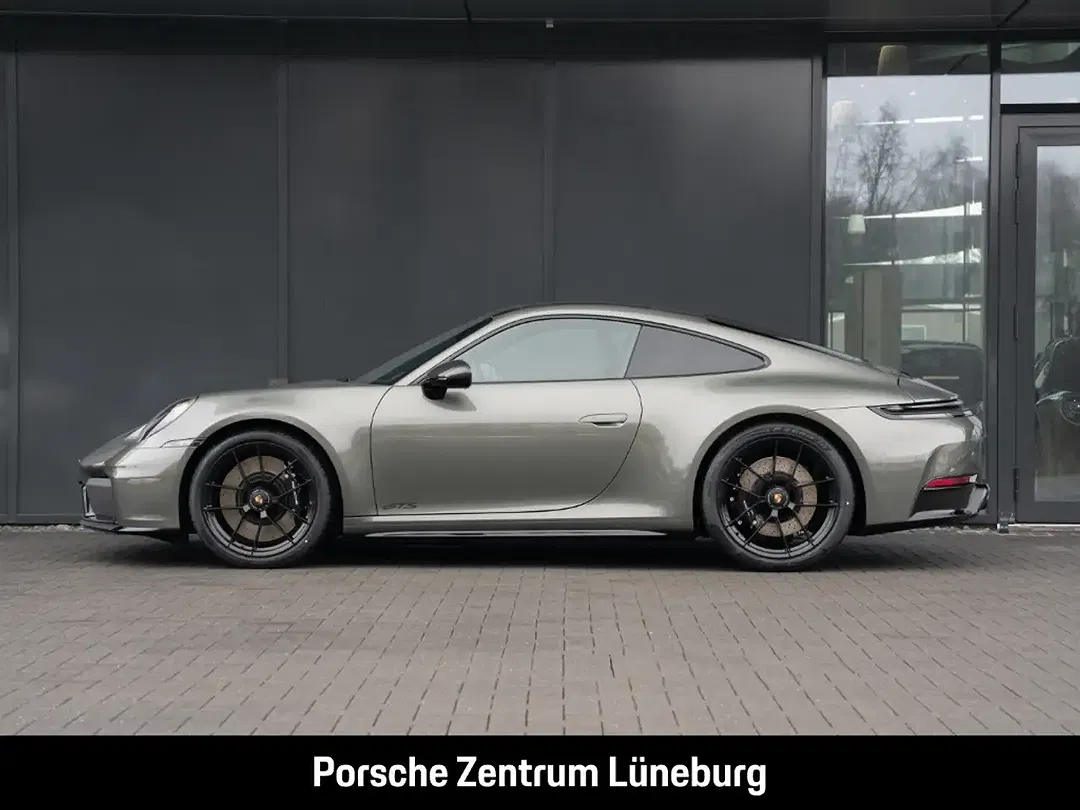 Porsche 992 - Thumbnail 2