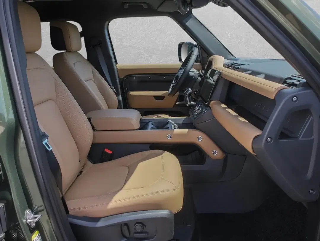 Land Rover Defender - Thumbnail 3