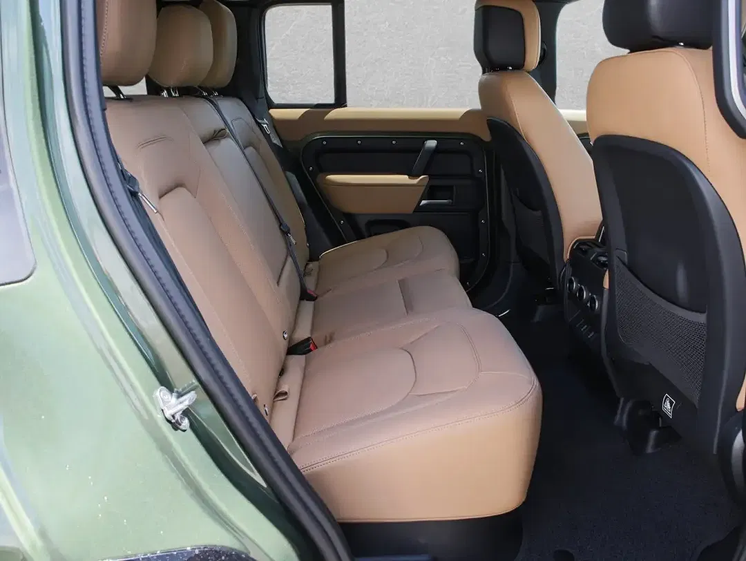 Land Rover Defender - Thumbnail 5