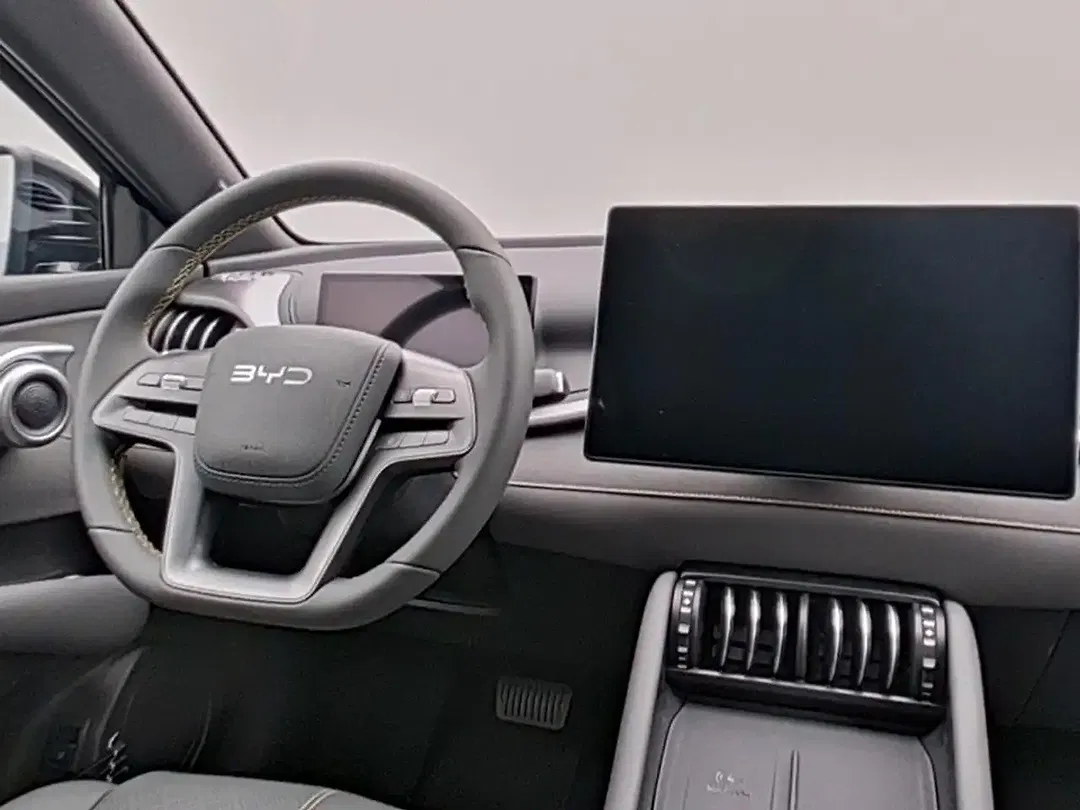 BYD Atto 3 - Thumbnail 9
