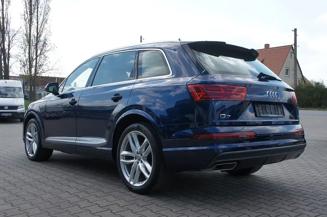 Audi Q7 - Thumbnail 6