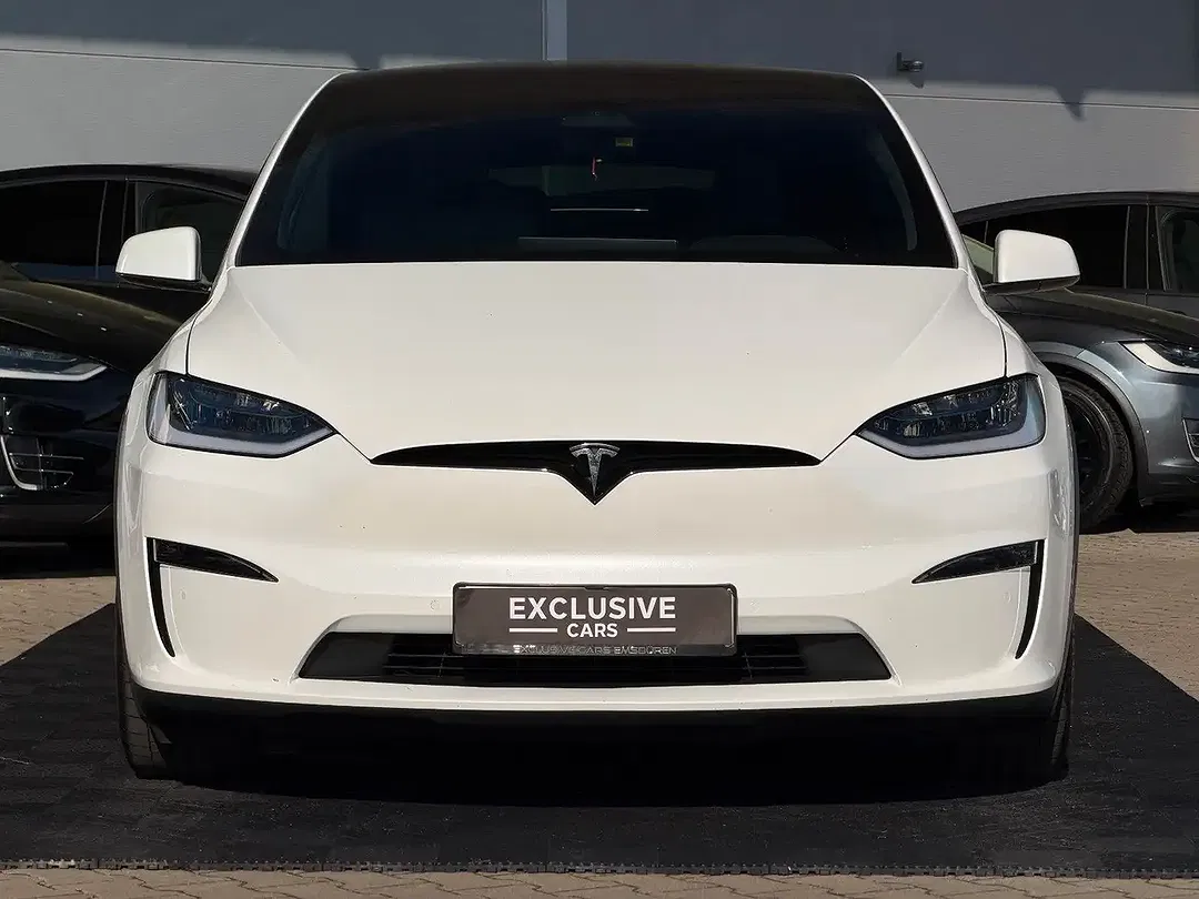 Tesla Model X - Thumbnail 13