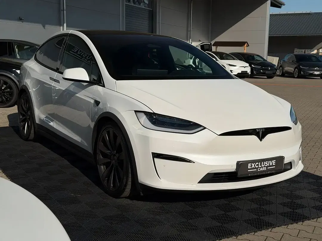 Tesla Model X - Thumbnail 14