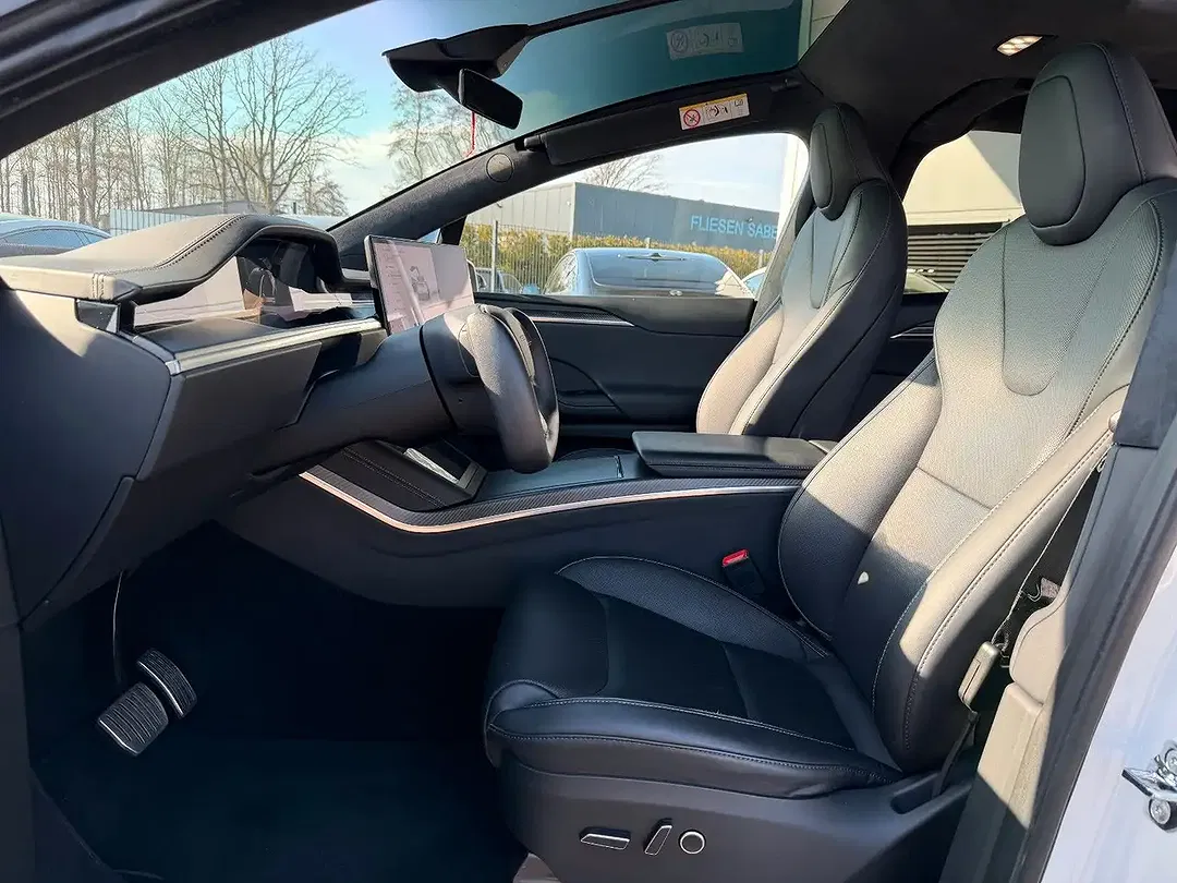 Tesla Model X - Thumbnail 15