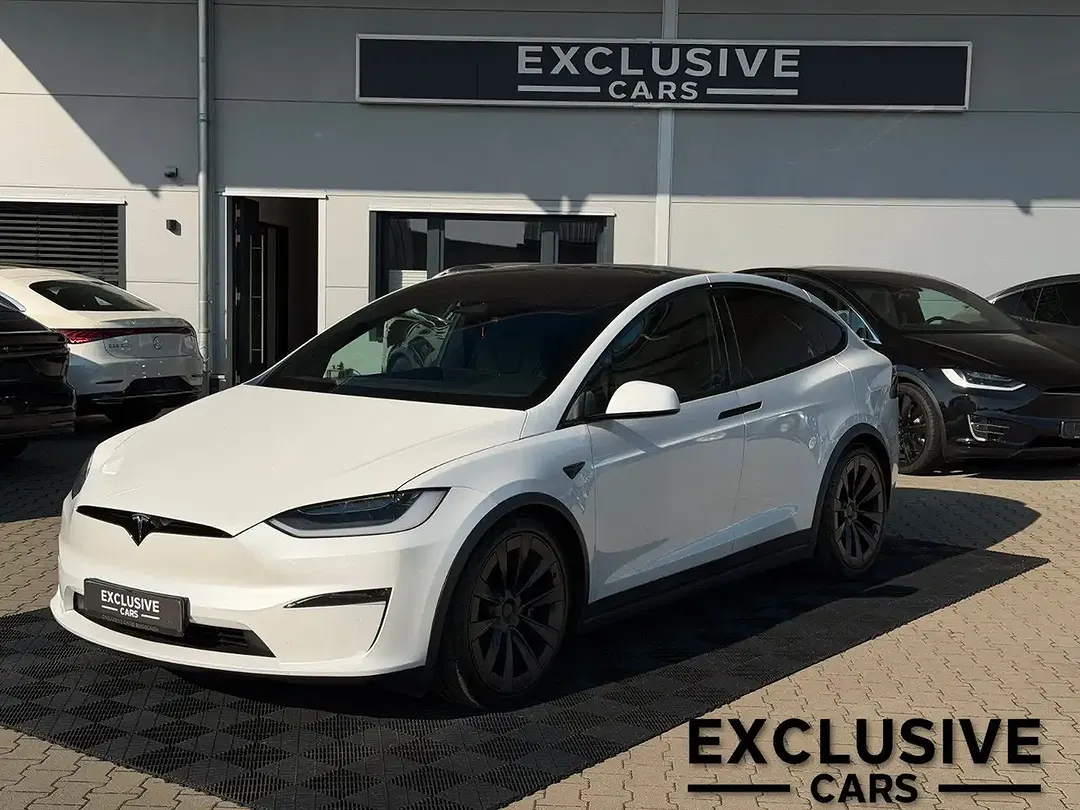 Tesla Model X - Thumbnail 2