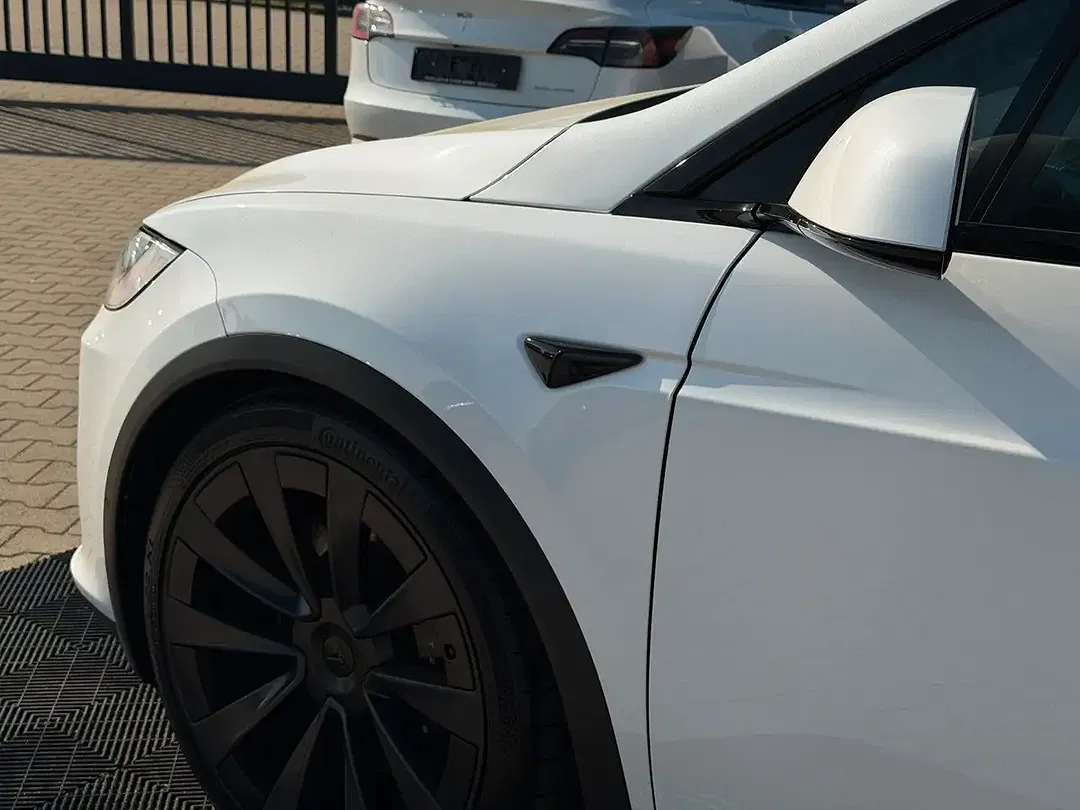 Tesla Model X - Thumbnail 7