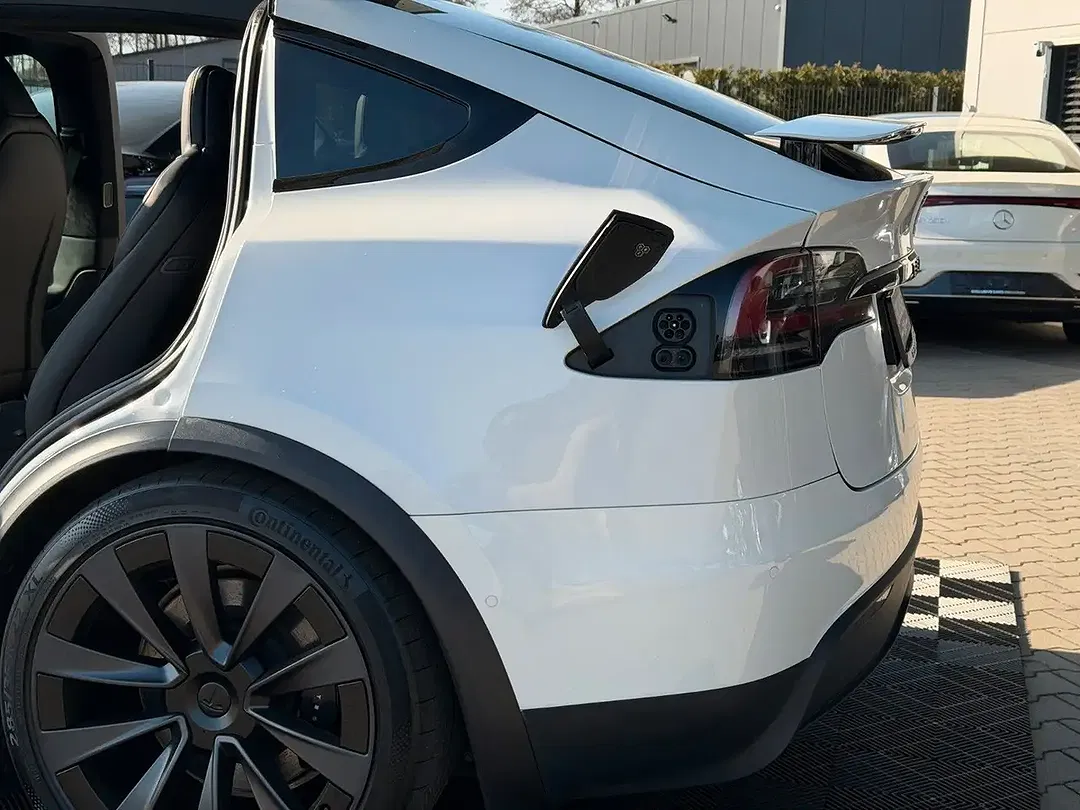 Tesla Model X - Thumbnail 9