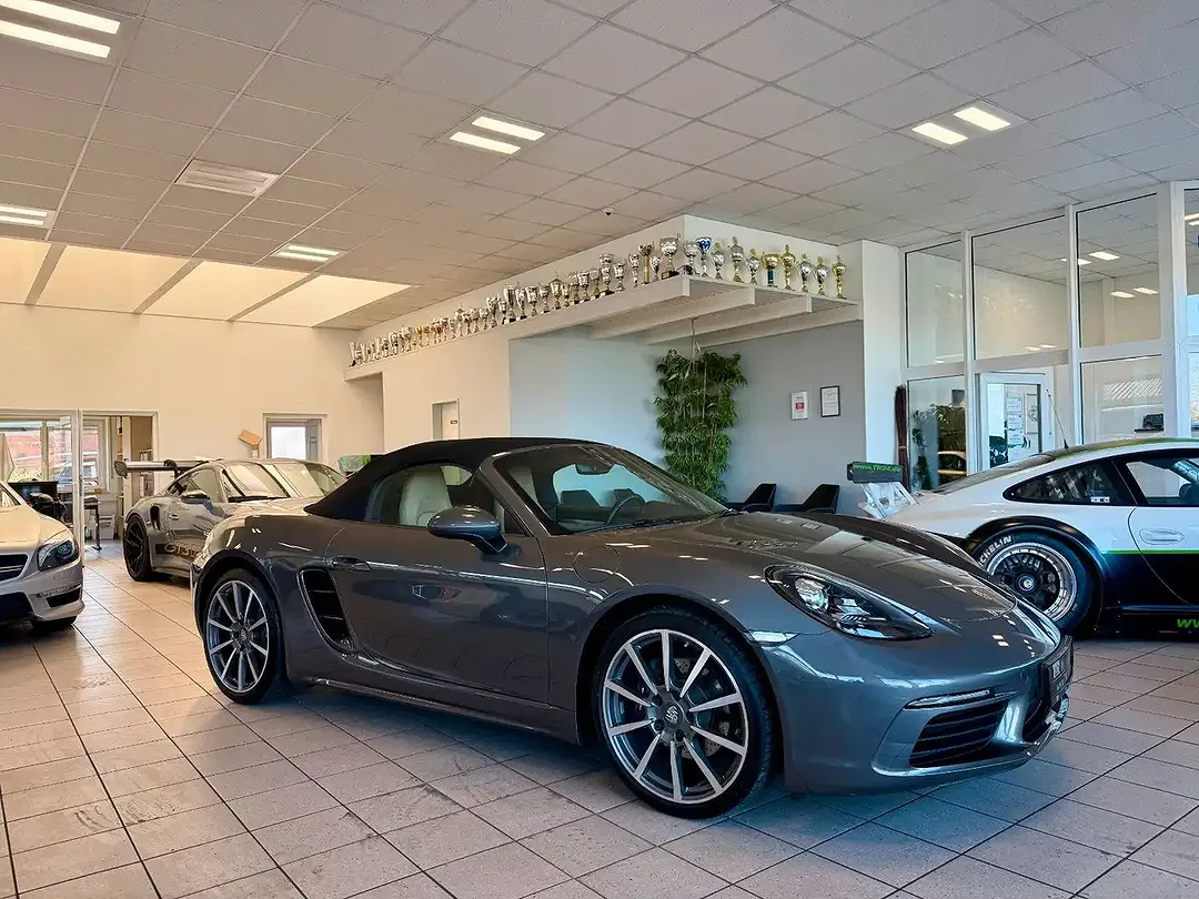 Porsche Boxster - Thumbnail 2