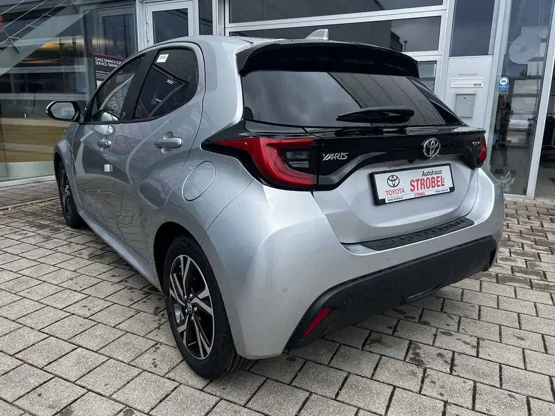 Toyota Yaris - Thumbnail 9