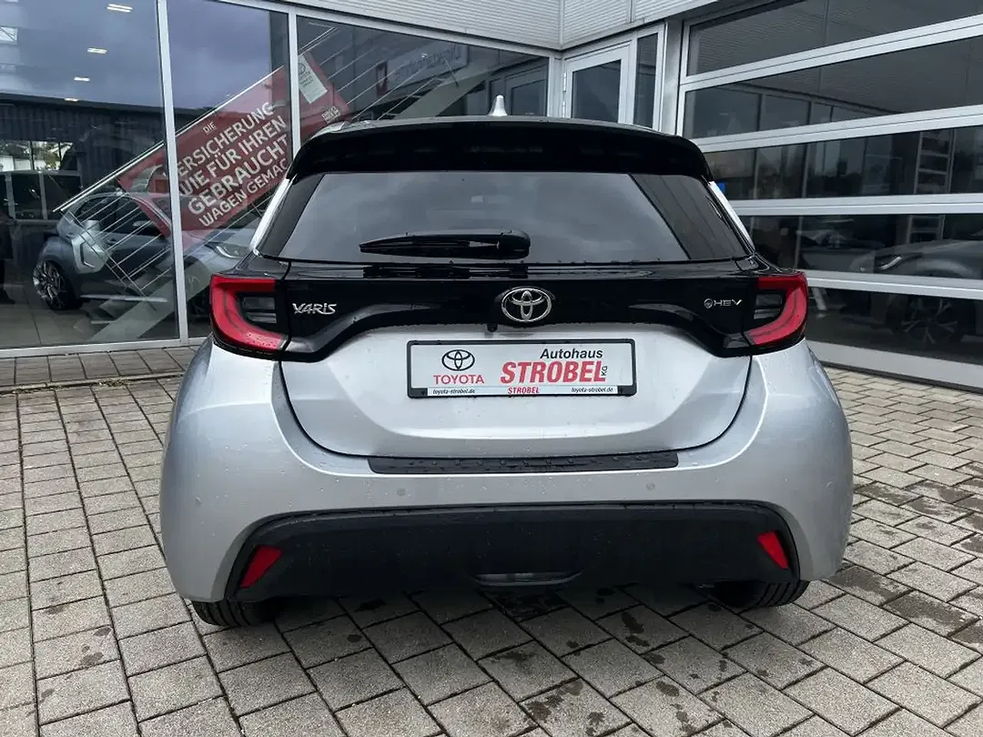 Toyota Yaris - Thumbnail 10