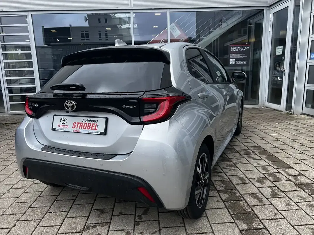 Toyota Yaris - Thumbnail 11