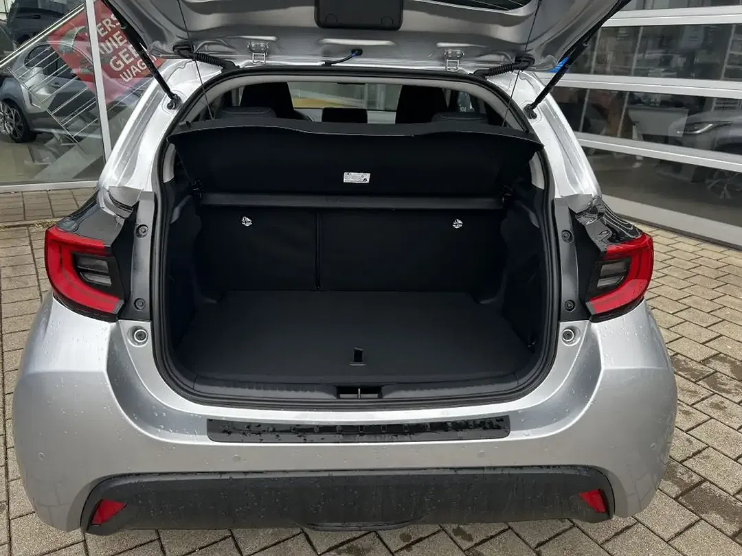 Toyota Yaris - Thumbnail 12