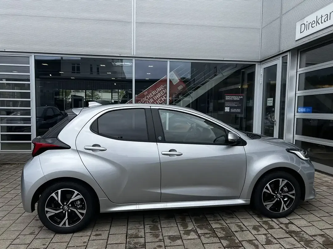 Toyota Yaris - Thumbnail 14
