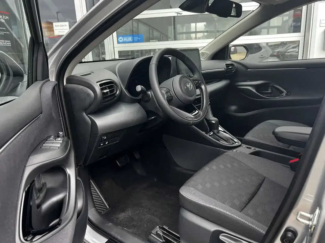 Toyota Yaris - Thumbnail 3